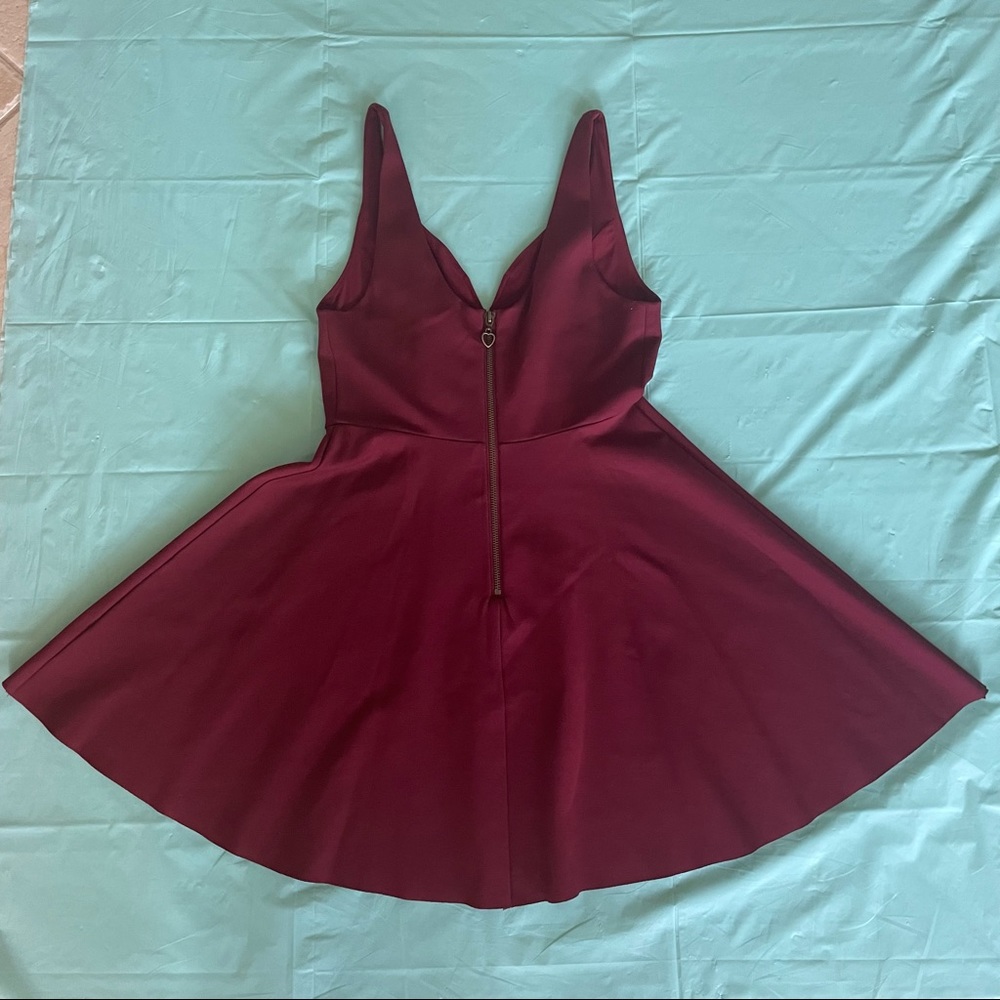 RED DRESS - Picture 2 of 13